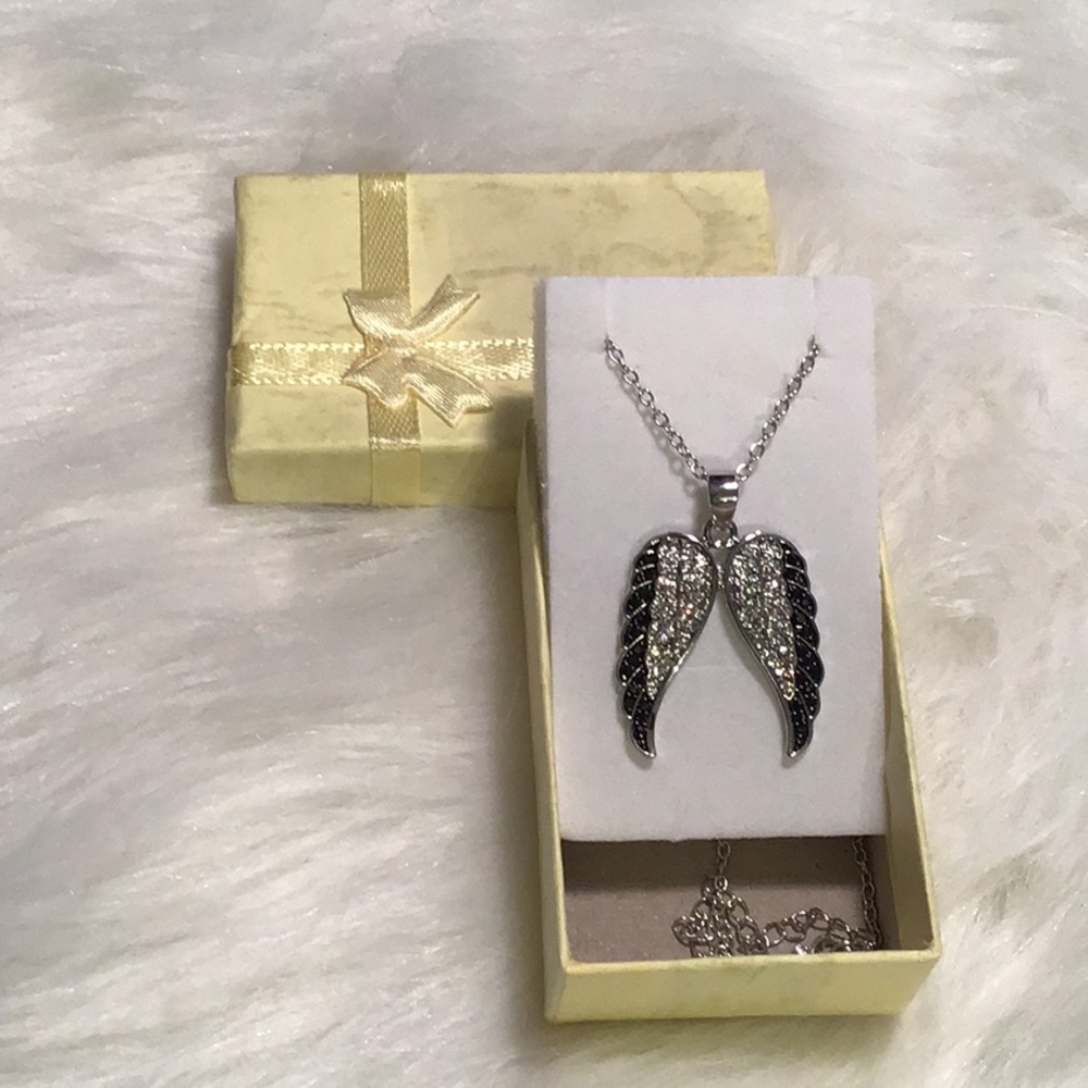 Boutique - bling Guardian Angel Wings w/ necklace - Picture 3 of 4